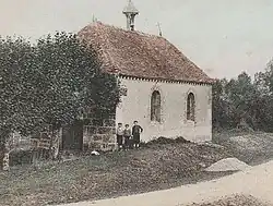 Photographie coloriée représentant un édifice religieux.