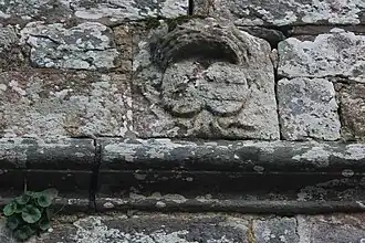 Armoiries sculptées.