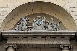 Chapelle de la Visitation de Nancy, Groupe sculpté de Johann Joseph Söntgen représentant des allégories de la Foi & l'Espérance