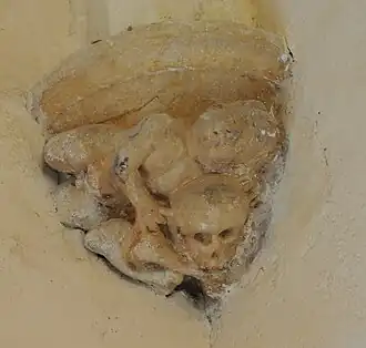 no&nbsp;13 : détail d'un culot sculpté.