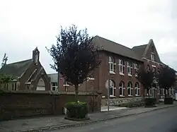 L'ancien hospice reconverti en espace médiathèque et maison des associations "Louis de Berquin".
