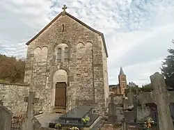 Chapelle romane de Vieuxville et église actuelle