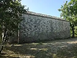 Mur nord de la chapelle Sainte-Madeleine.