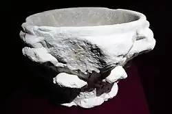 Chapiteau-bénitier provenant de l'église Saint-Martin-au-Val de Chartres, 2024.