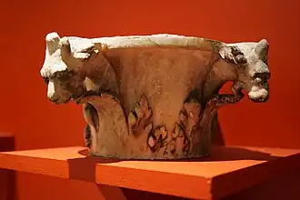 chapiteau du tombeau de Saint Remi.