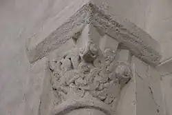 Chapiteau roman de l'église de Dives