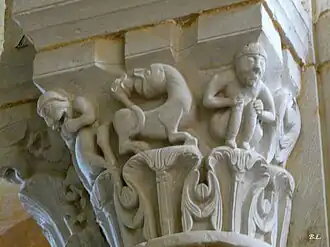 Acrobate puis homme accroupi.