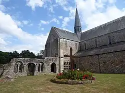 La salle capitulaire et l'armarium.