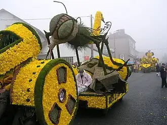 Un char pendant le défilé 2011.
