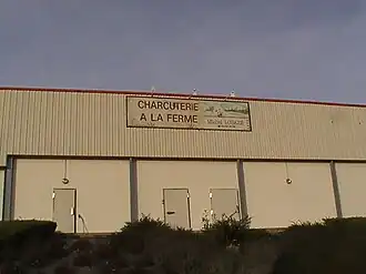 La charcuterie route de Dangeul.