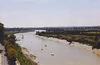 L'estuaire de la Charente commence à Tonnay-Charente, port fluvial entièrement situé sur la rive droite du fleuve.