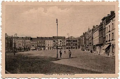 La place vers 1934, vue depuis la rue de Dampremy.