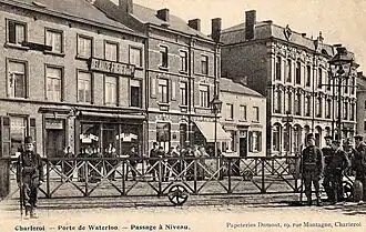 Porte de Waterloo, futur square Jules Hiernaux au début du XXe&nbsp;siècle