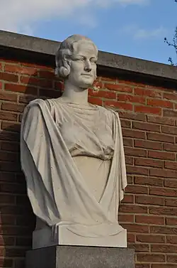 Buste de la reine Astrid, placé à l'un des accès au Parc.