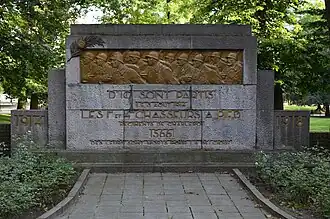 Monument pour les soldats des 1er et 4e&nbsp;régiments de Chasseurs à Pied morts lors de la Première Guerre mondiale.