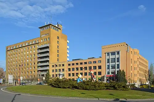 Institut Arthur Gailly à Charleroi (partie à droite).