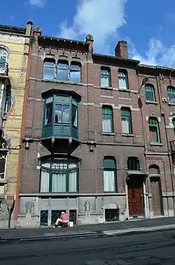 Rue Léon Bernus 42.