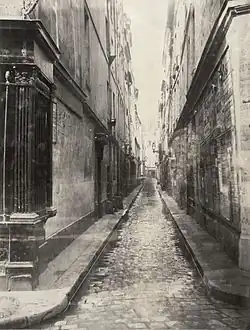 La rue Visconti vers 1853-1870, photographie de Charles Marville.