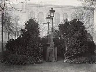 Vespasiennes des jardins, vers 1865 (photographie de Charles Marville).