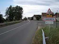 Entrée de Charmeil par la RD 27 en provenance de Vendat
