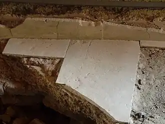 Dalles de calcaire d'une des piscines.