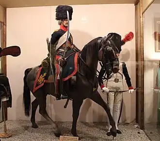 Chasseurs à cheval de la Garde et officier du 1er régiment de chasseurs à pied de la Garde, l'Emperi.