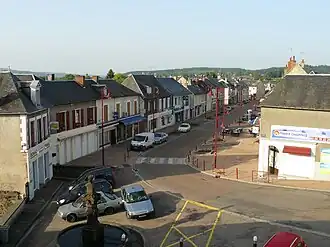 Le boulevard de la République, avec la fontaine de Louis Compain et Jules Flacheboeuf-Compain au premier plan.