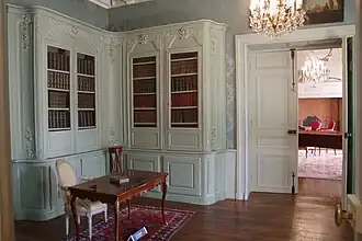 Le petit salon bleu.