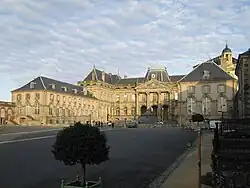 Le château, cour avant.