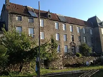 La façade sud du château de Magnat après rénovation en 2012.