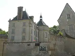 Le côté du château