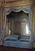 Sofa du cabinet de la méridienne, Petit Appartement de la Reine, château de Versailles.
