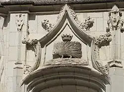 Contre-courbe brisée et anse de panier (1498-1503, château de Blois).