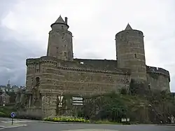 Les tours et la poterne d'Amboise du XVe&nbsp;siècle.