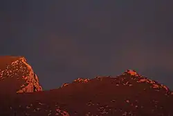 Le château et le pic Saint Loup au lever du soleil.