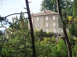 Autre vue sur le château et l'église.