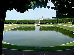 Le bassin du jardin d'eau remplaçant l'un des potagers de la Renaissance.