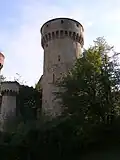 Donjon du XVe siècle en très bon état de conservation (octobre 2015).
