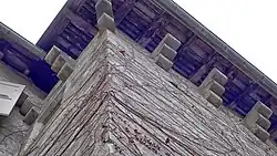 La tour ouest détail bas de pente