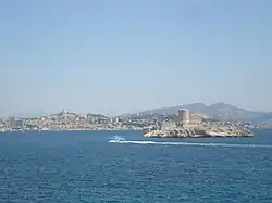 Vue depuis le château d'If et îles du Frioul.