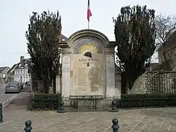 Le monument aux morts.