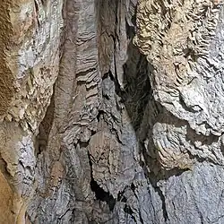 Le plafond de la grotte.