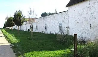 Chemin de croix dans la muraille de la ferme