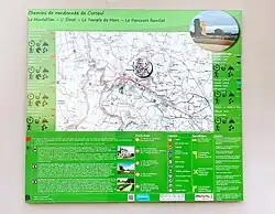 Carte et panneau d'information des chemins de randonnée de Corseul.