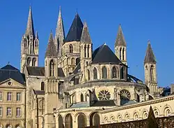 L'abbaye aux Hommes de Caen (construite entre le XIe et le XVIIIe&nbsp;siècle).