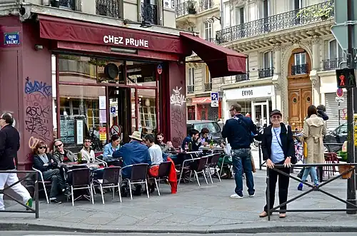 Chez Prune, à l'angle du quai Valmy.