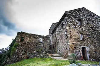 Les vieilles maisons du haut du village.