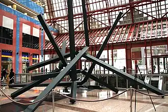 Sculpture dans l'entrée.