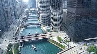 Ponts mobiles au-dessus de la rivière Chicago.