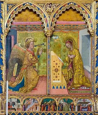 Peinture dans un encadrement gothique, avec l'ange à gauche et Marie à droite.